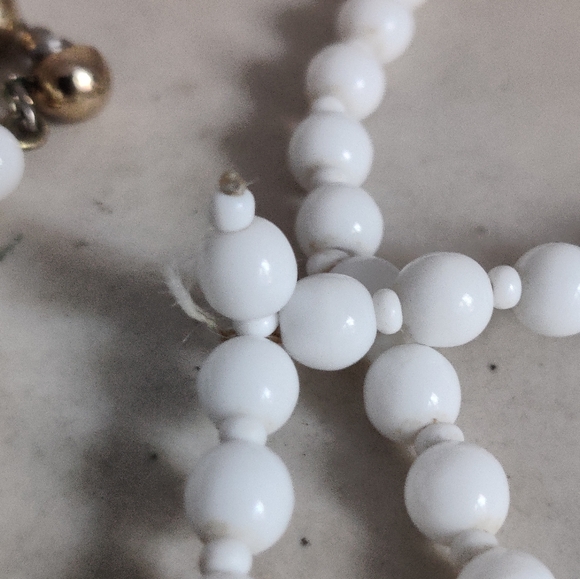 Miriam Haskell Milk Glass & Faux Corals Set - Picture 12 of 16